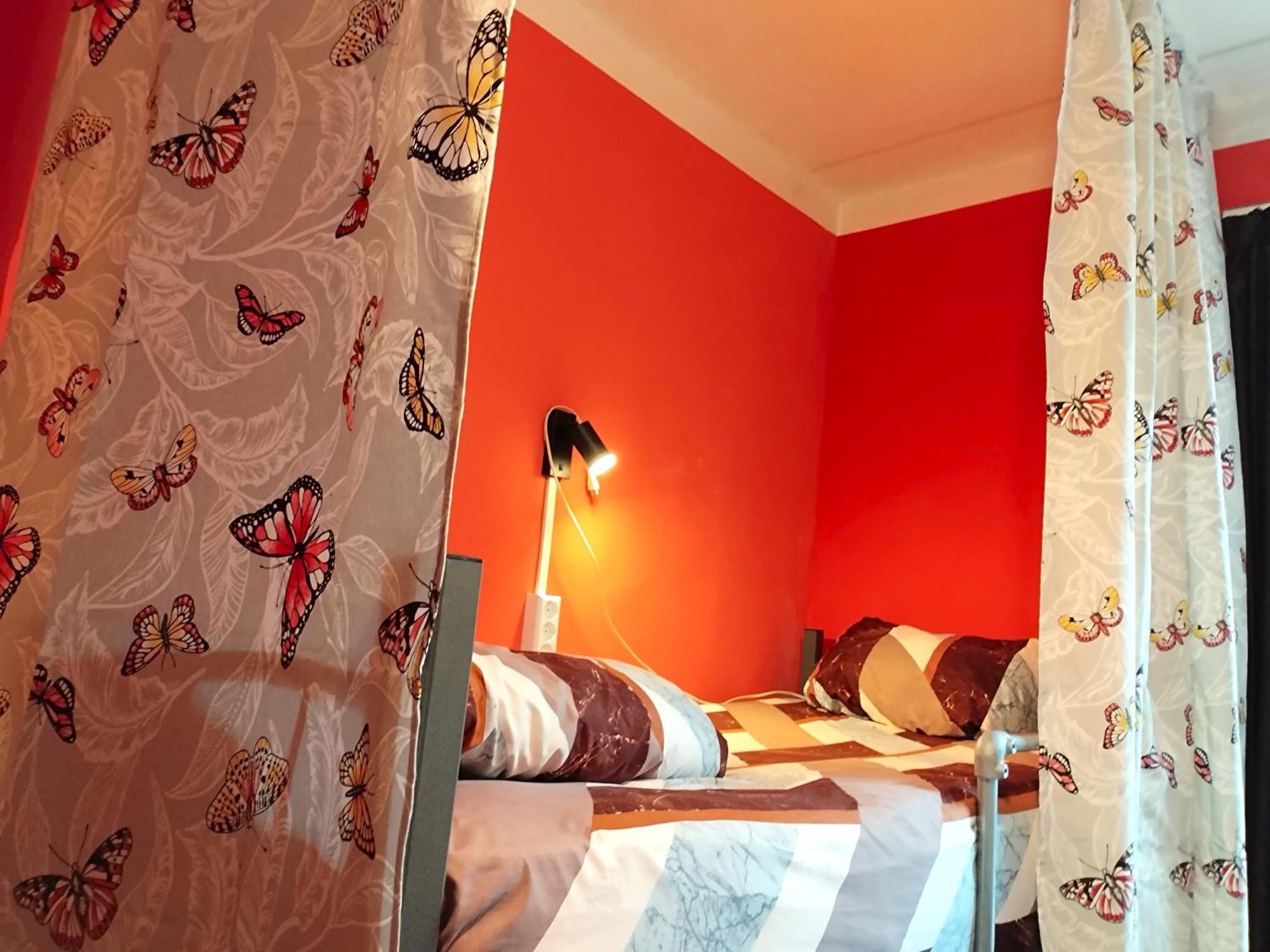 "No Party & Many Rules" Hostel N1 Sofia Ngoại thất bức ảnh